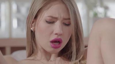 电话高潮VS文字撩拨：双重刺激，湿透的夜晚你选哪种？